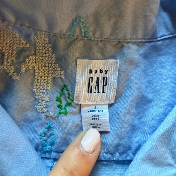 Baby gap button down - Picture 2 of 3